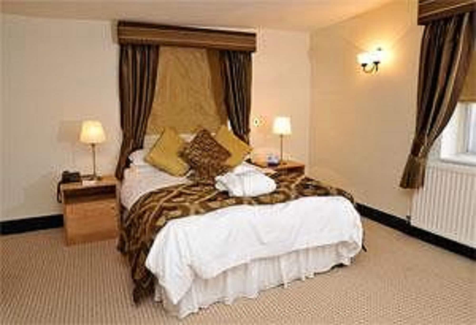 Barn Hotel London Ruislip Exterior foto