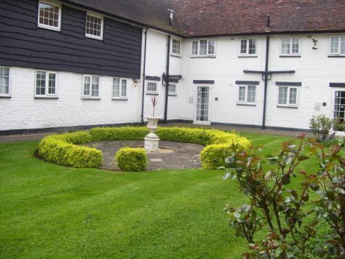 Barn Hotel London Ruislip Exterior foto